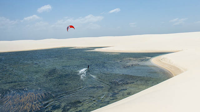 kitesurf desert