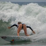 Session surf avec Alana Blanchard !