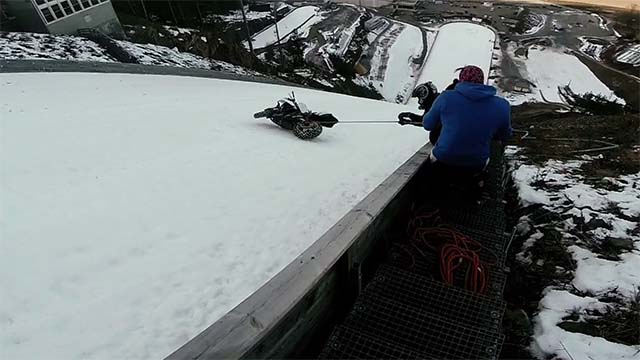remonter saut a ski moto