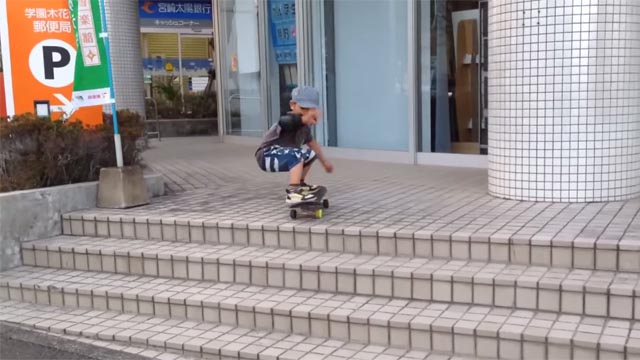 plus jeune skateboarder
