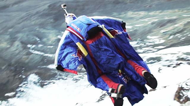 Wingsuit de Valery Rozov depuis le Kilimandjaro